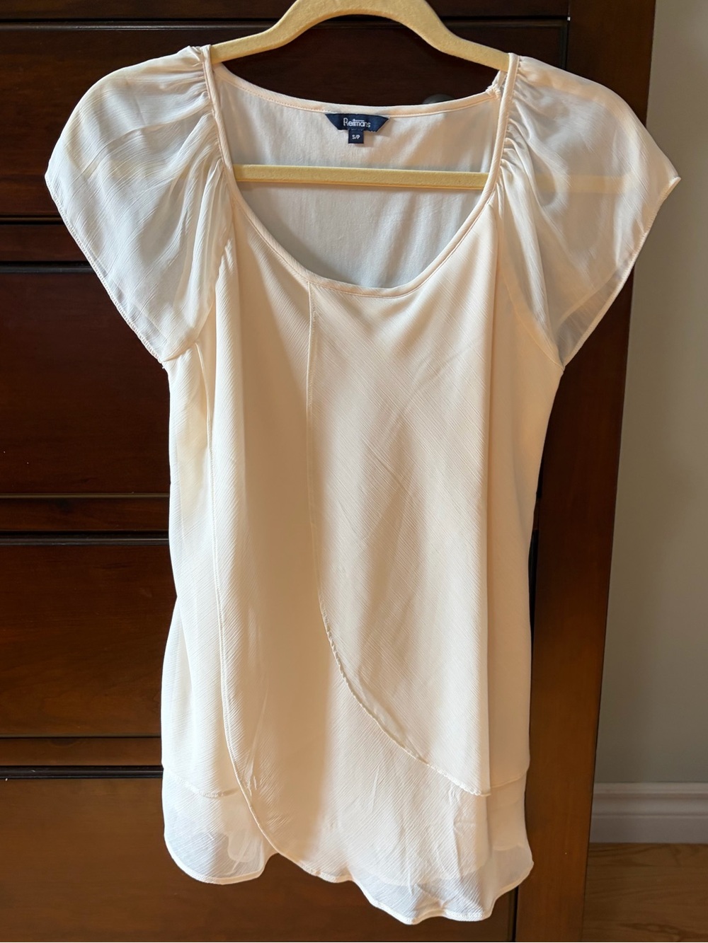 Reitmans Cream Short Flutter Sleeve Scoop Neck Blouse